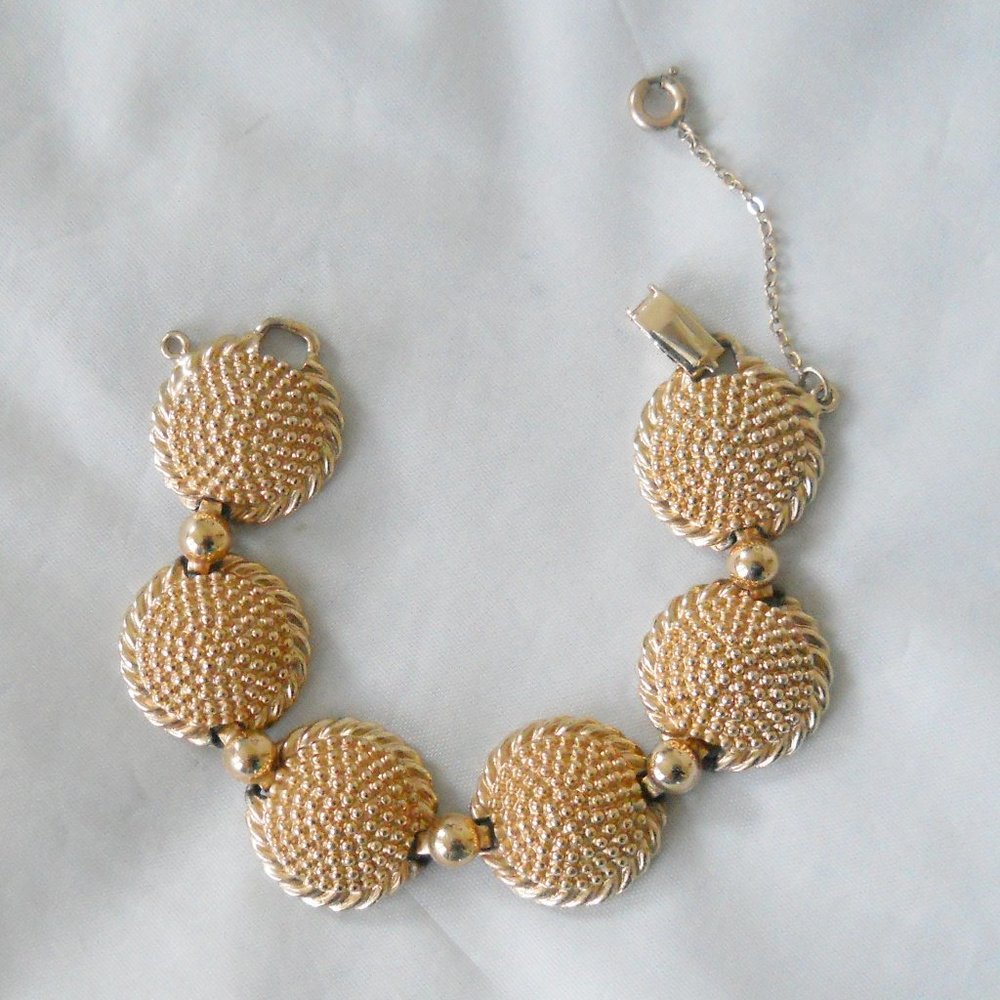 Button Bracelet, 7", Pebbled, Gold Tone, Barclay